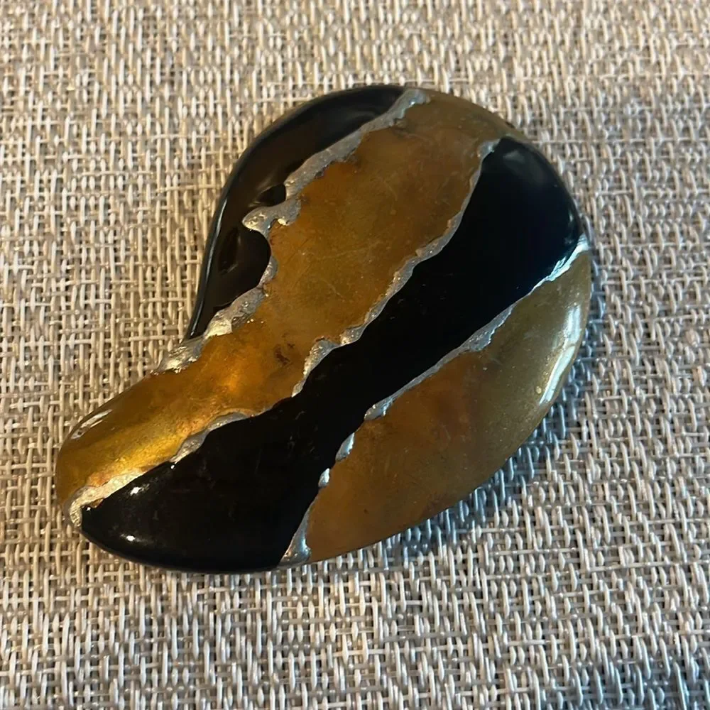 Another gorgous brooch handmade by an artist.  Modern design.